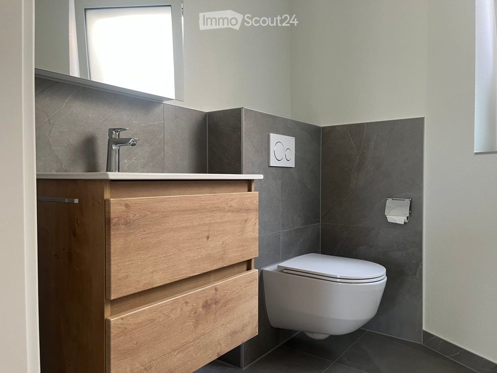 neue, moderne 3.5-Zimmer-Wohnung in Susten - Bild 8