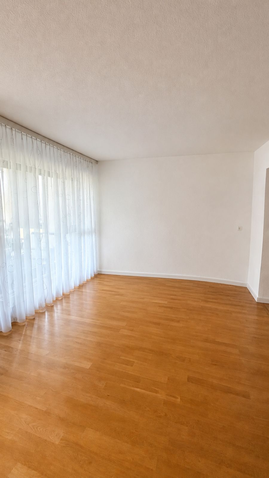 Frisch sanierte 5-Zimmerwohnung im Hochparterre mit Balkon - Bild 3