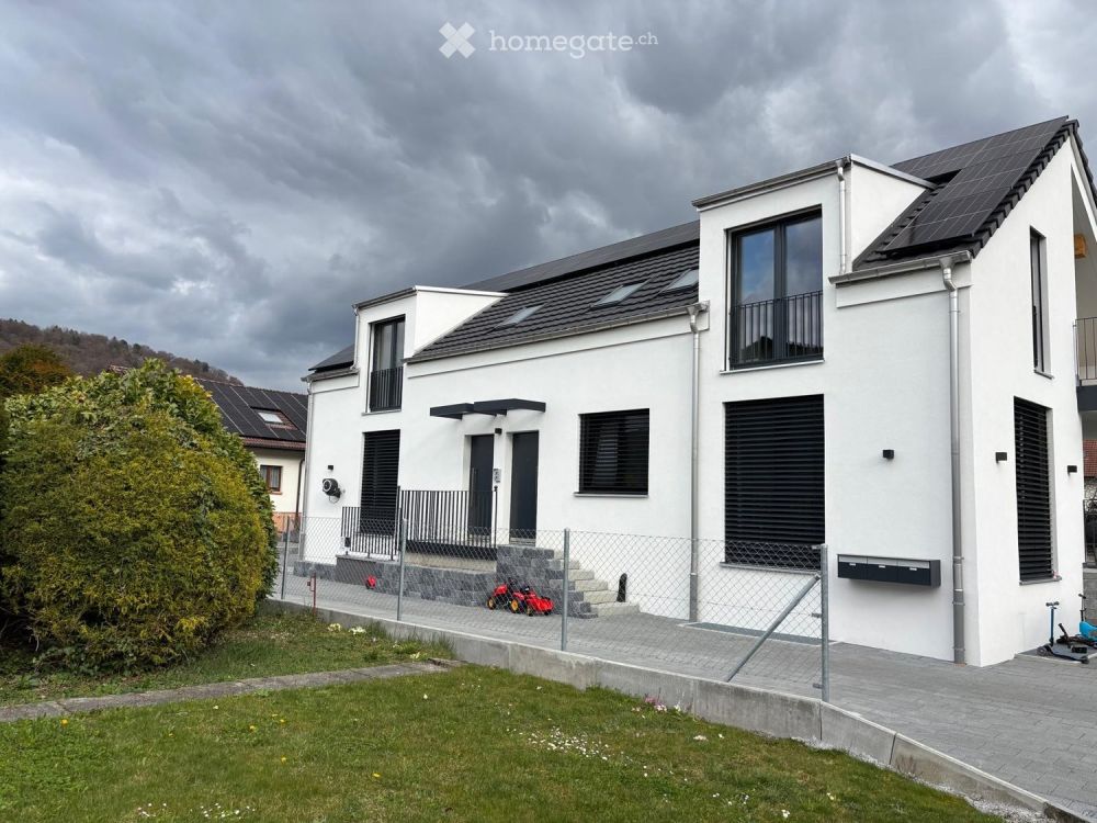 4.5 Zi-Wohnung mit eigenem Eingang – wie ein Haus + 2 Parkplätze inkl. - Bild 1