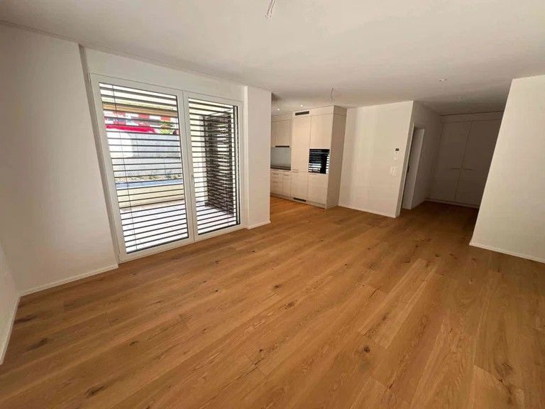 Erstbezug: Moderne 3.5-Zimmer-Wohnung mit grosser, gedeckter Terrasse - Bild 3