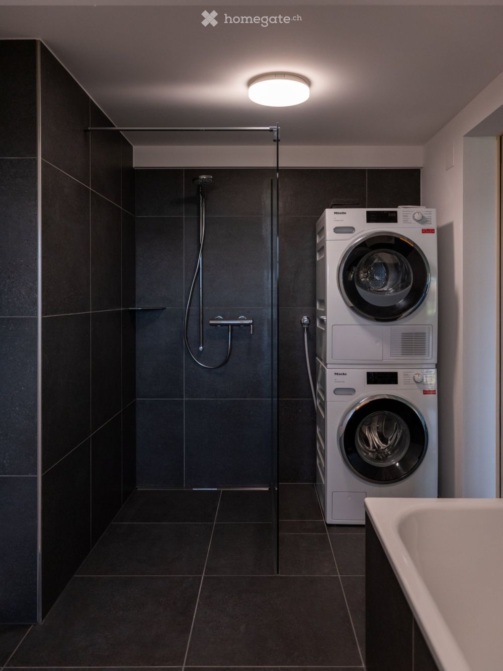 Neue moderne 2.5 Zi. Wohnung mit Charme in Bauernhaus im EG - Bild 8