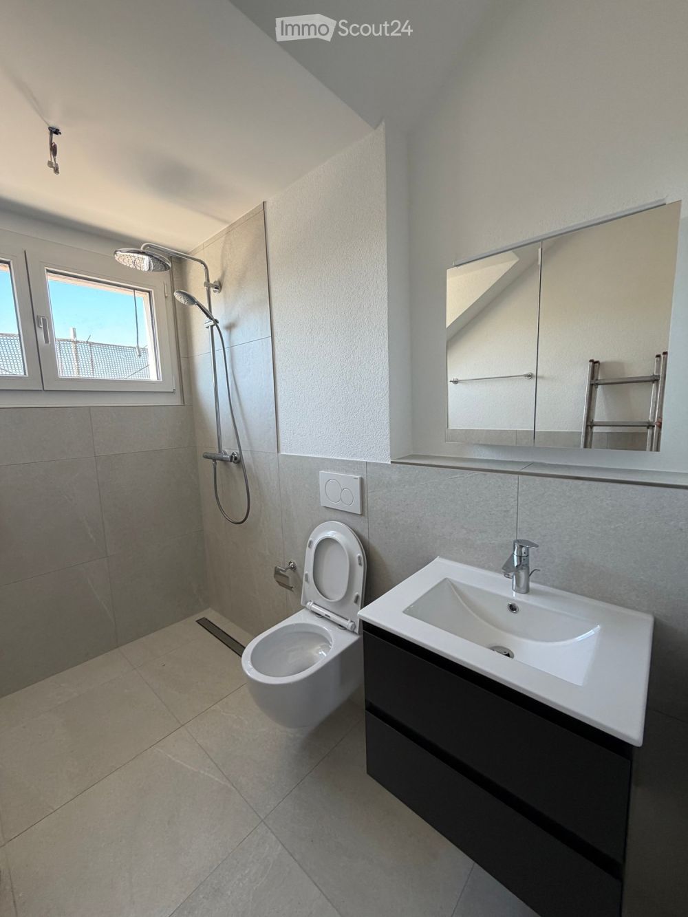 Neubau 3.5 Zimmer Wohnung; Dachhöhe 3.5 meter - Bild 5