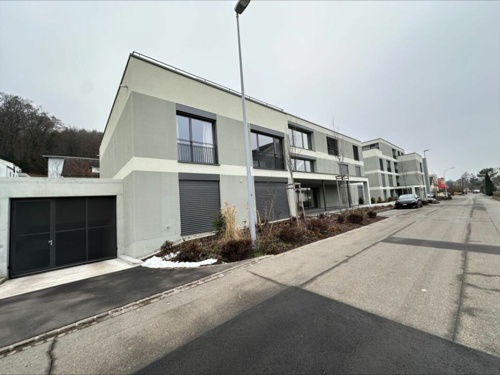 Zeitgemässer Wohnkomfort mit hochwertiger Ausstattung und sonnenverwöhnter Terrasse - Bild 1