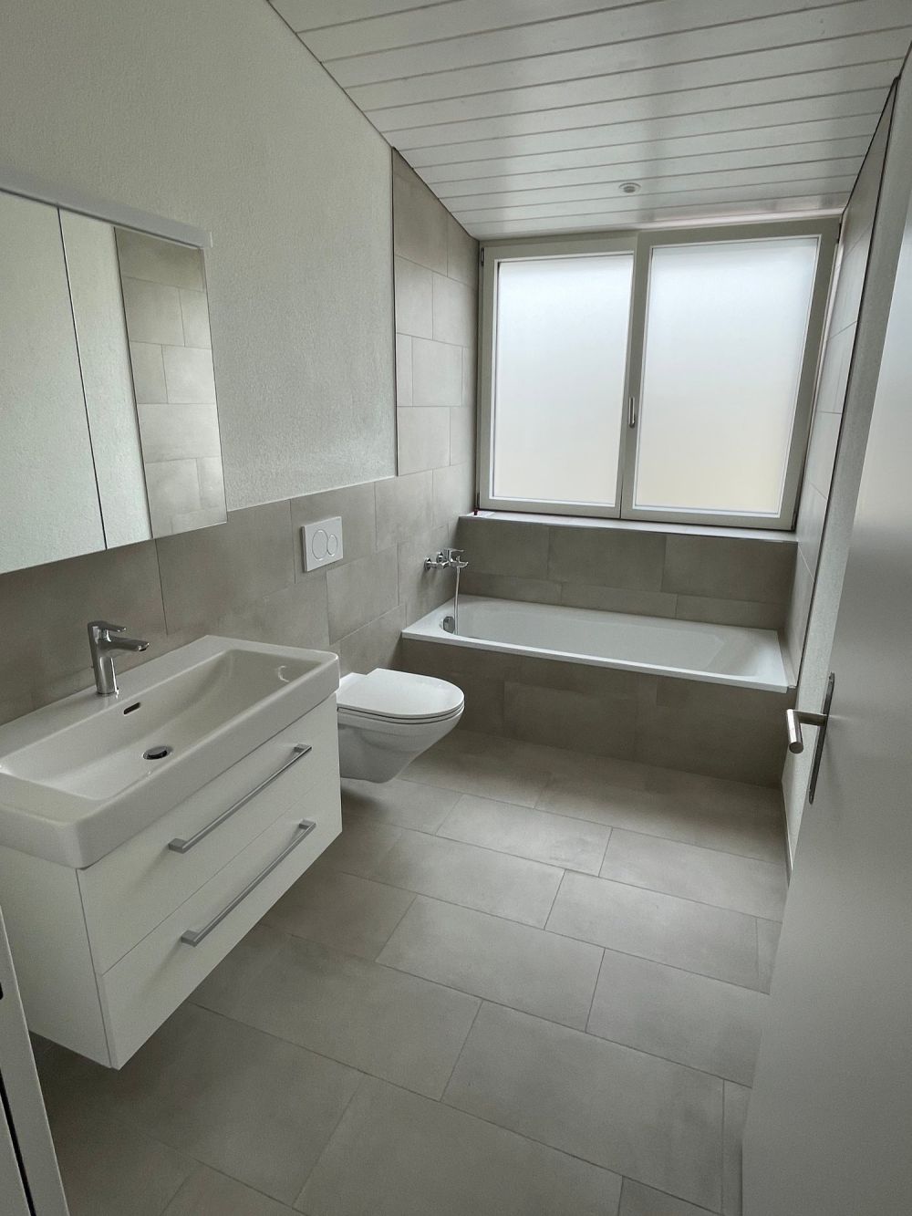 Exklusive 3.5-Zimmer-Attikawohnung mit direktem Liftzugang - Badezimmer