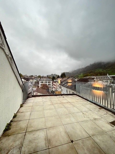 Moderne 2.5-Zimmer-Dachwohnung im Neubau – Kirchstrasse 20, Glarus - Bild 8