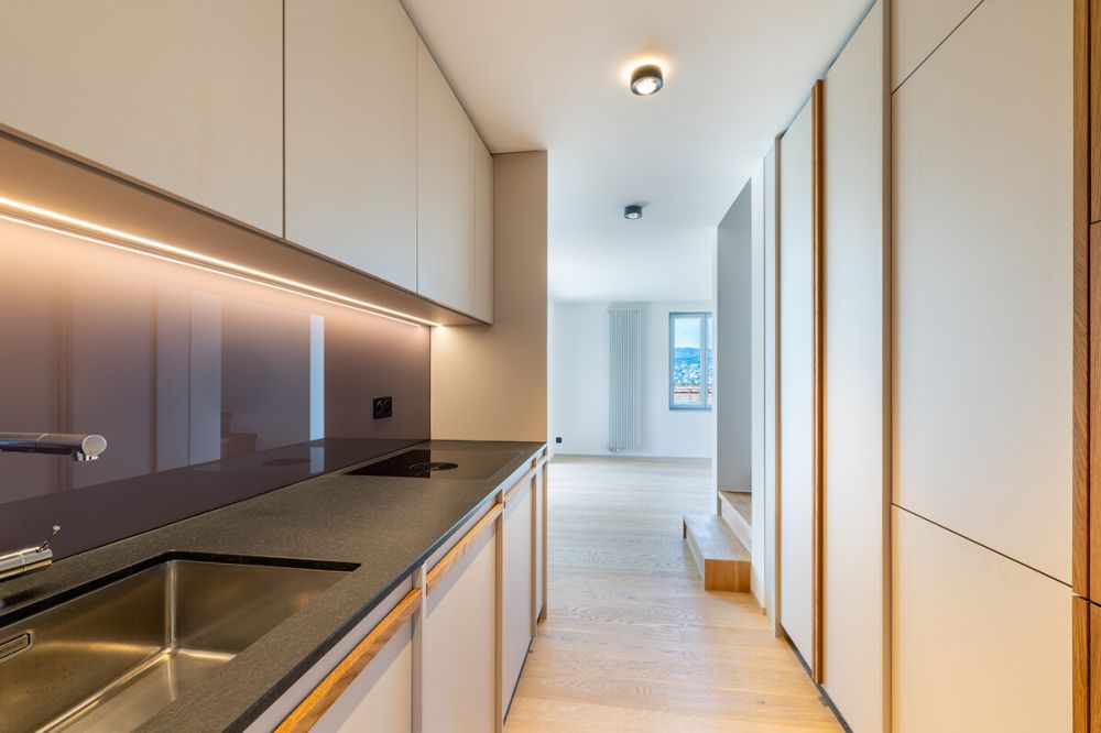Küsnacht: totalsanierte, stilvolle Dachmaisonette mit Seesicht - Küche