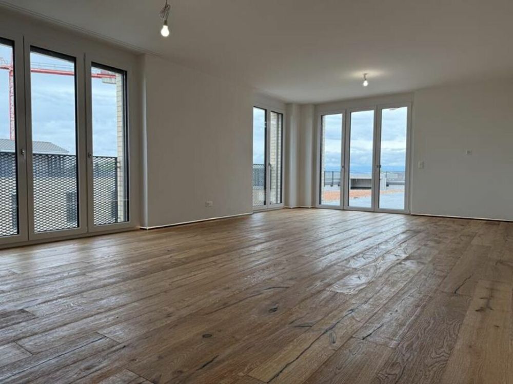 Ganz oben. Ganz frei. Ganz Zuhause - exklusive 3.5-Zi.-Attikawohnung in Berg - Bild 3