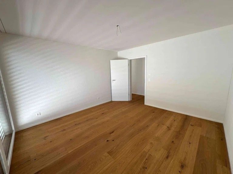Erstbezug: Moderne 3.5-Zimmer-Wohnung mit grosser, gedeckter Terrasse - Bild 6