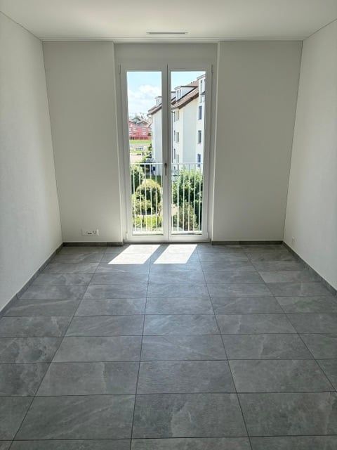 Erstbezug: Top moderne 2.5-Zimmer-Neubauwohnung mit grossem Balkon -  Zentrumsnah in grüner Umgebung - Bild 6