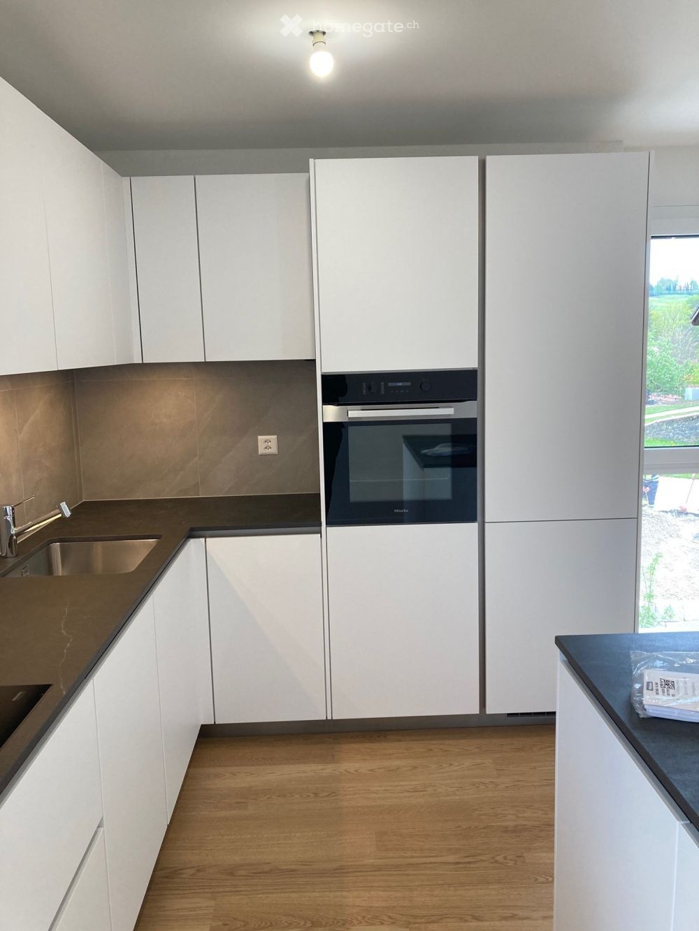 Appartement neuf exclusif de 2,5 pièces avec grand balcon et vue magnifique à Tatroz - Bild 4