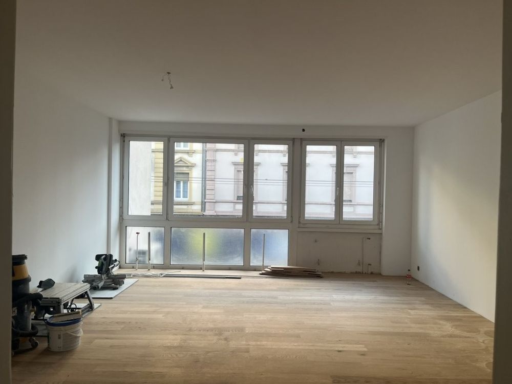 63 m2 Terrasse mitten in Basel - Erstvermietung nach Sanierung - Wohnzimmer