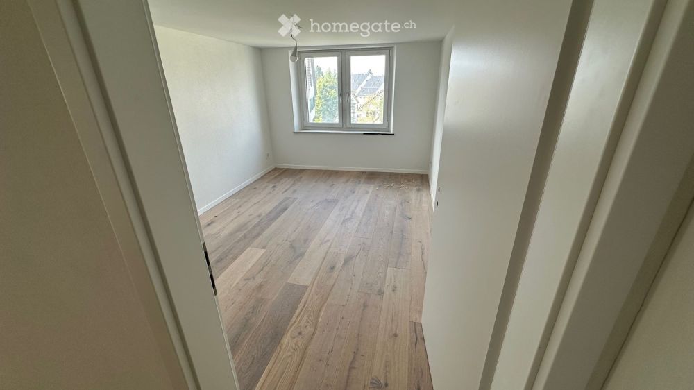 Altes renoviertes Schulhaus in Adetswil. Traumhafter 6.5-Zimmer-Hausteil an ruhiger Lage - Bild 3