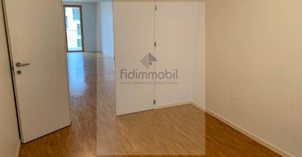 MAGNIFIQUE APPARTEMENT PROCHE DE TOUTES LES COMMODITES - Appartement 4.5 pièces - image - 4