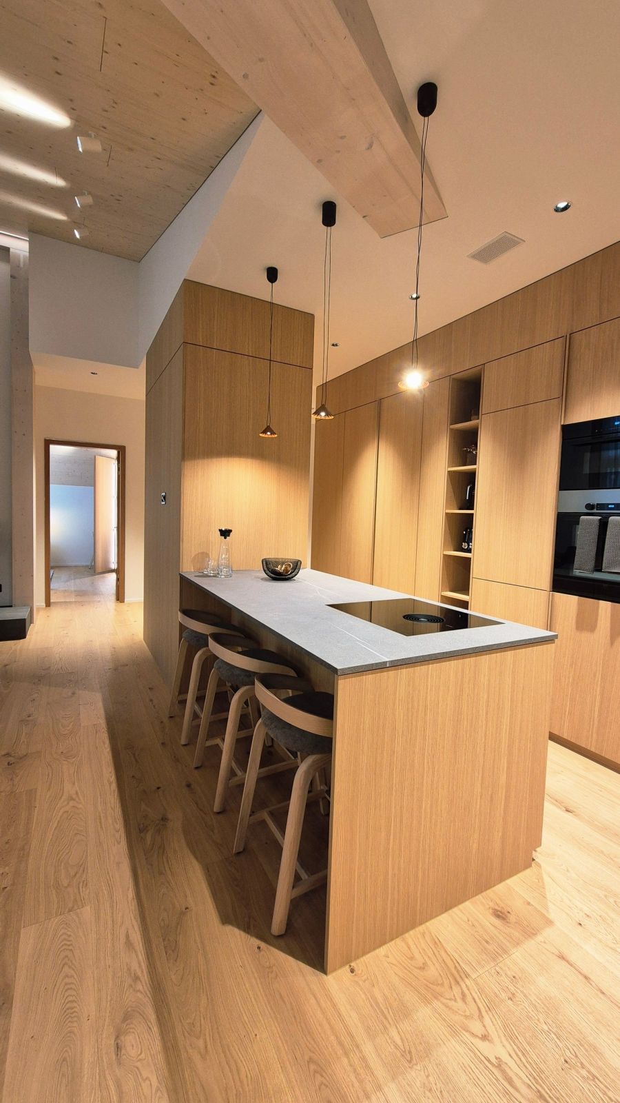 Ein Penthouse über den Dächern von Andermatt – modern, warm & alpin - Bild 3