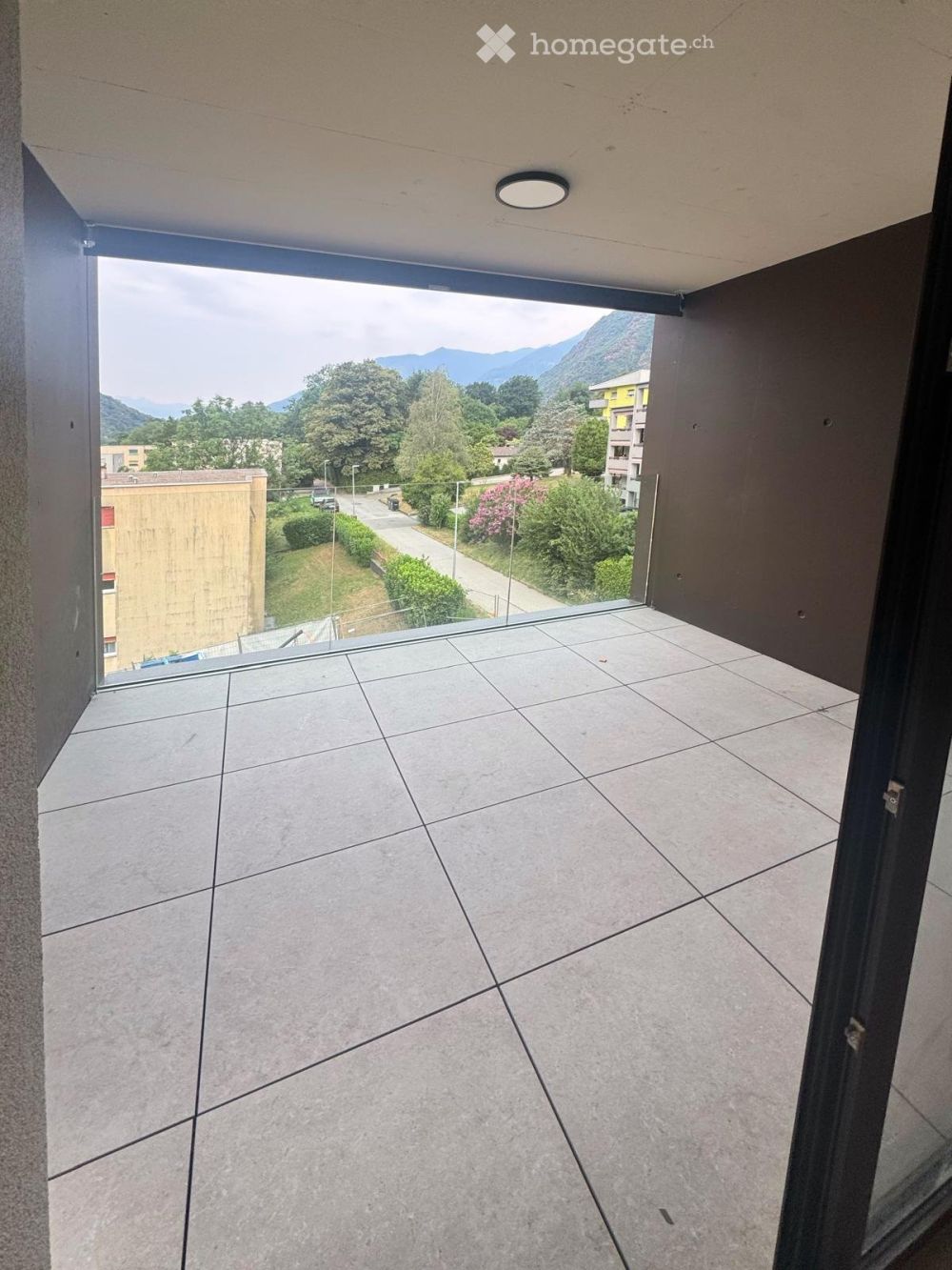 Elegante appartamento ultimo piano 2.5 locali con terrazza Lumino (TI) - Bild 8