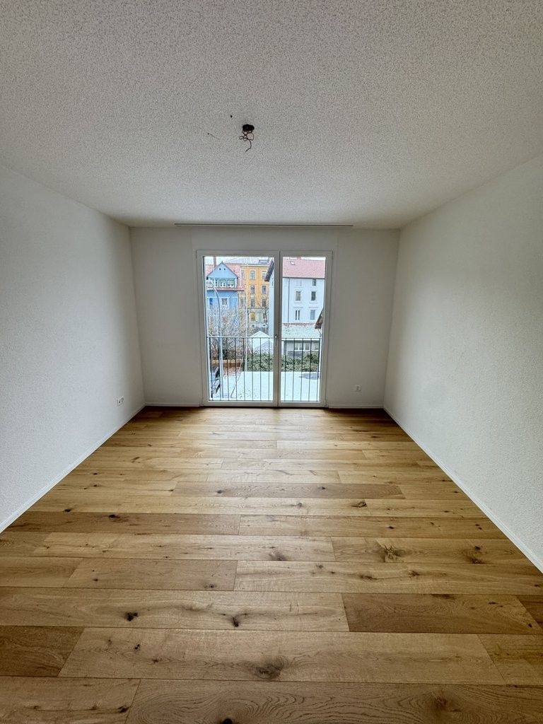 grosszügige 4.5-Zimmer-Neubauwohnung im 1. OG, ca. 111.6m2 - Zimmer_rechts.jpg