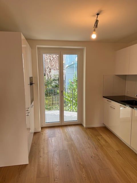 Ab 1.4.2026 -  Wunderschöne 2.5 Zi Wohnung W2, lauschiger Balkon - Bild 7