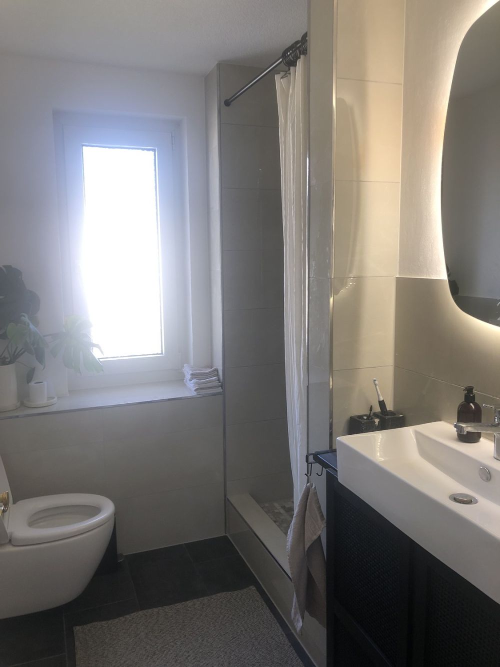 Sehr Grosse, helle und schöne Wohnung - zentral - Bild 7