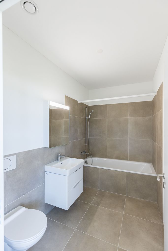 Kappelerhof Baden - grosszügig und neuwertig Wohnen - Nasszelle mit Badewanne