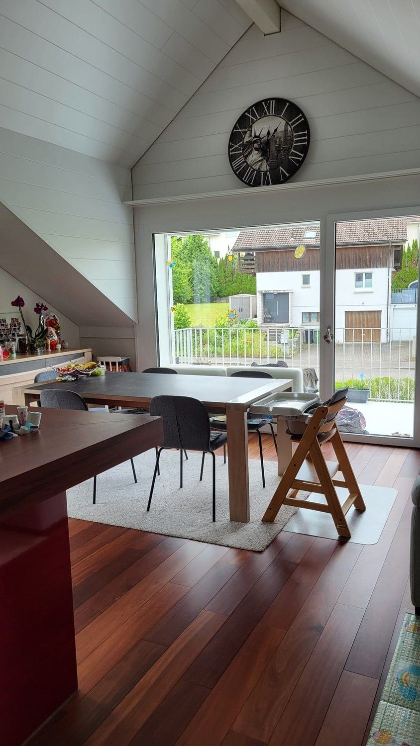 Helles WG-Zimmer in 4.5-Zimmer-Dachwohnung in ruhiger, grüner Umgebung - Bild 12