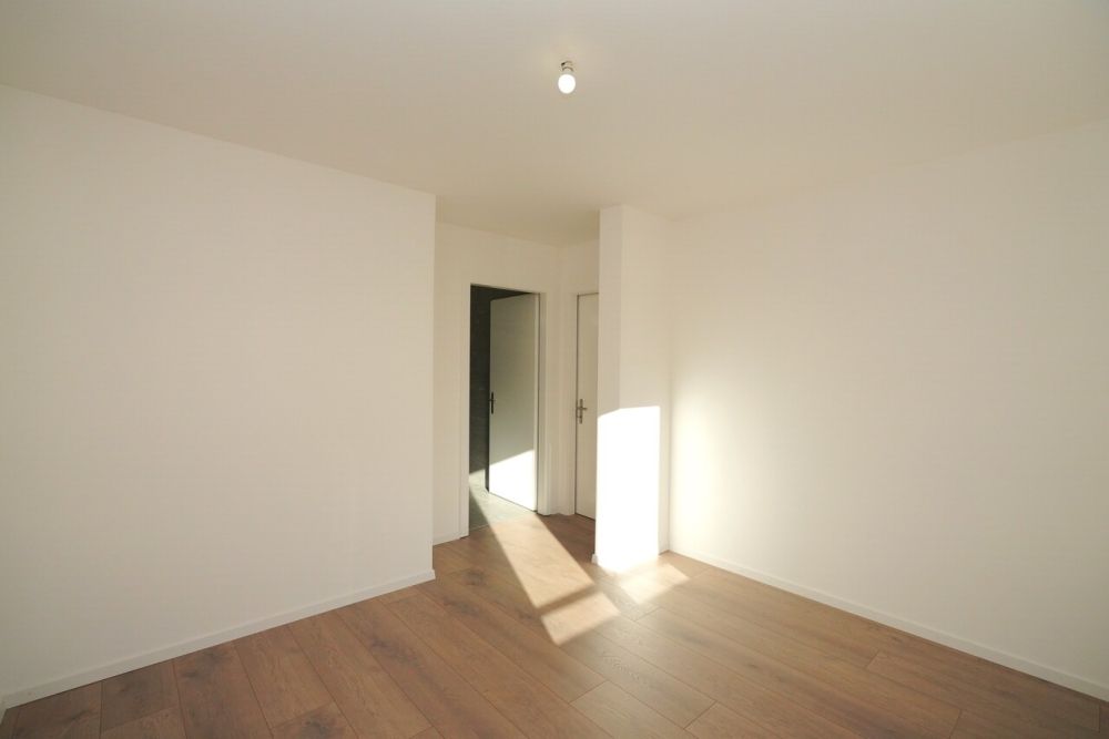 APPARTEMENTS NEUF 3.5 PIÈCES  À SIERRE - Première chambre avec salle de douche privative