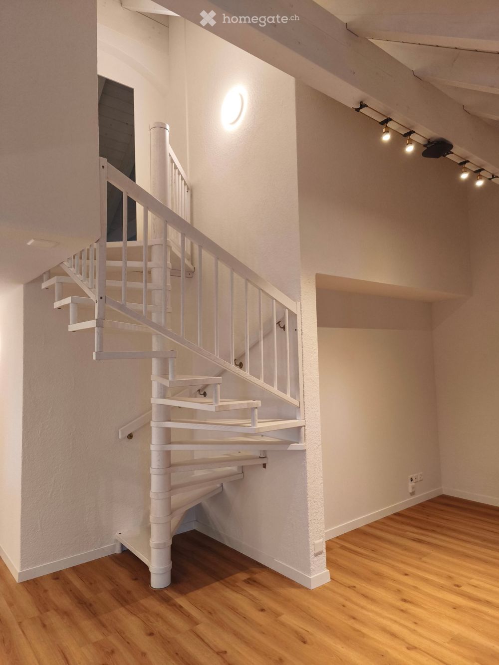 4.5 Zimmer-Dachmaisonette mit Cheminée und zwei Tiefgaragenplätzen - Bild 6