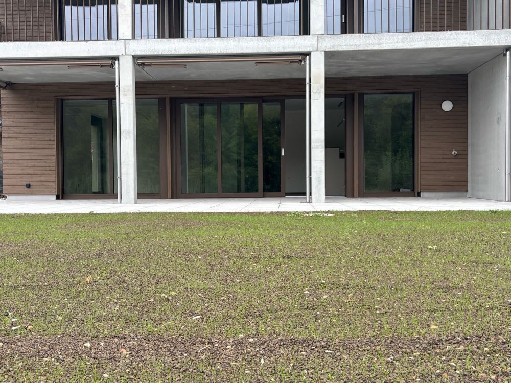 Grosszügige, neuwertige 3.5 Zimmer-Wohnung mit Garten - Bild 2