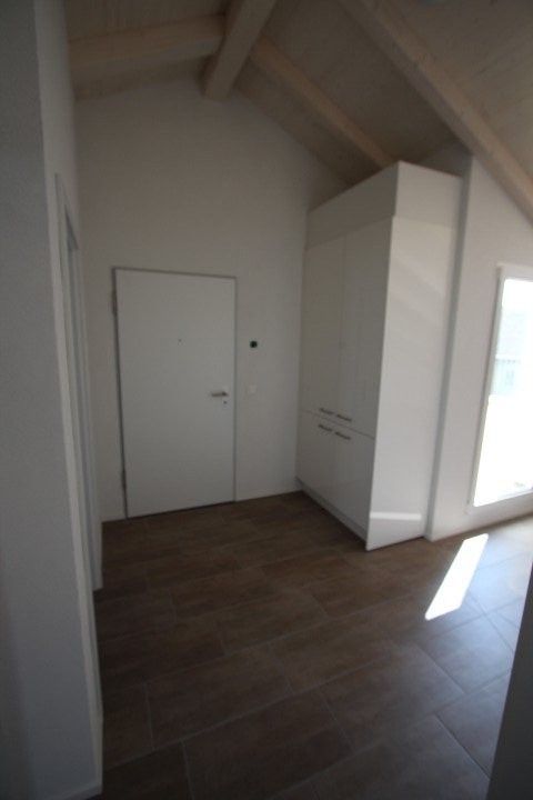 Frisch erstellte helle moderne 3.5 Zimmer Dach Wohnung an sehr zentraler Lage. - Bild 1