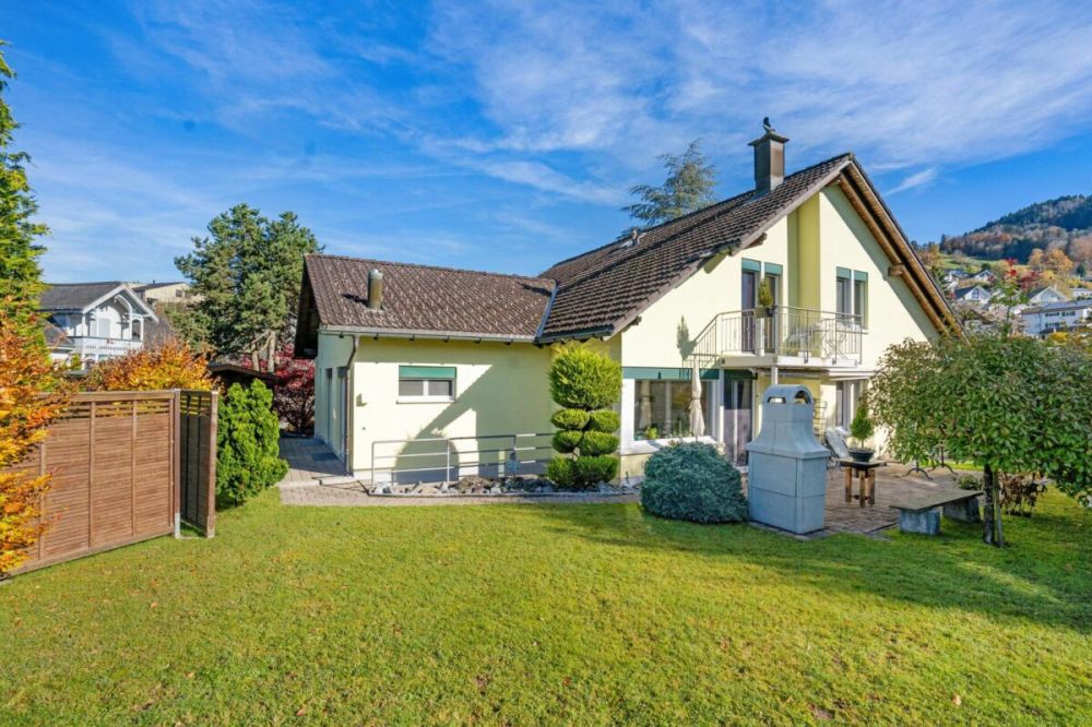 Befristetes Mietverhältnis: Einfamilienhaus mit attraktivem Grundriss, viel Platz und vielseitigem Aussenbereich - Bild 2
