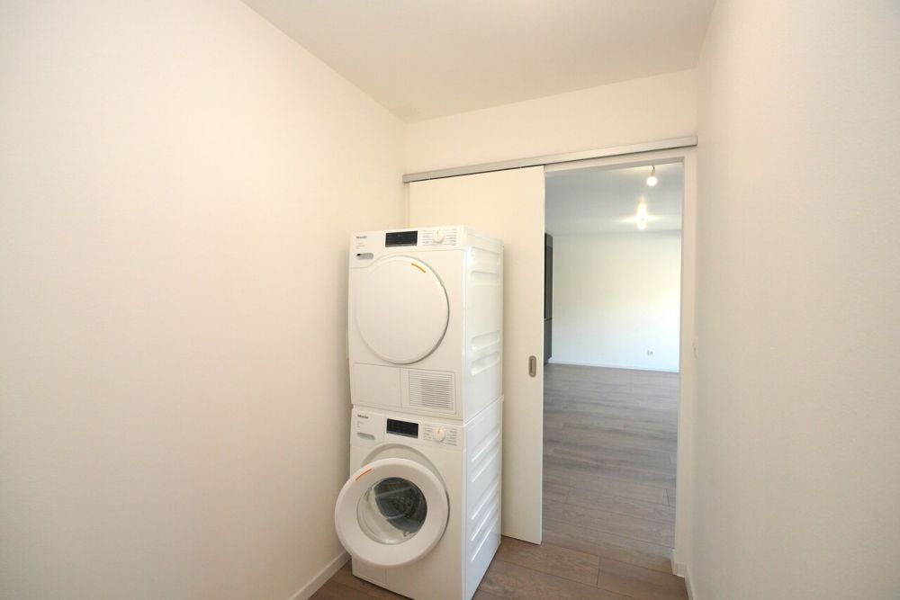 APPARTEMENTS NEUF 2.5 PIÈCES  AU 2e ÉTAGE À SIERRE - Réduit avec une colonne de lavage