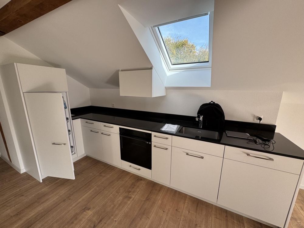 Helle 3.5-Zimmer-Dachwohnung mit Terrasse & Blick ins Grüne - Bild 5