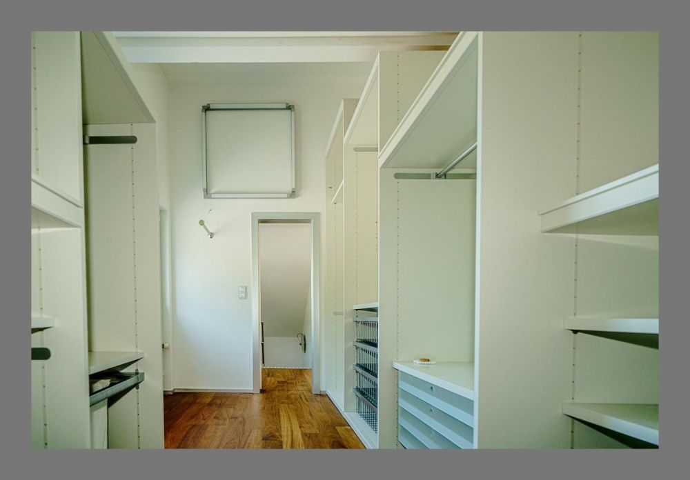 Moderne 4.5-Zimmer-Maisonettwohnung in Hölstein zu vermieten - 05 Ankleidezimmer