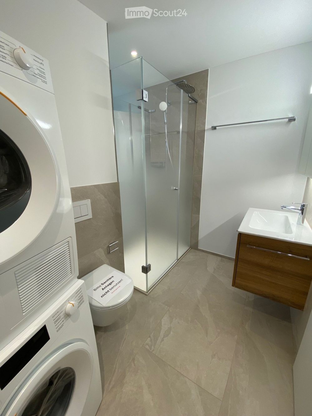 Erstvermietung: Topmoderne Wohnung im Eigentum Standard, Minergie effizient mit Solarstrom - Bild 9