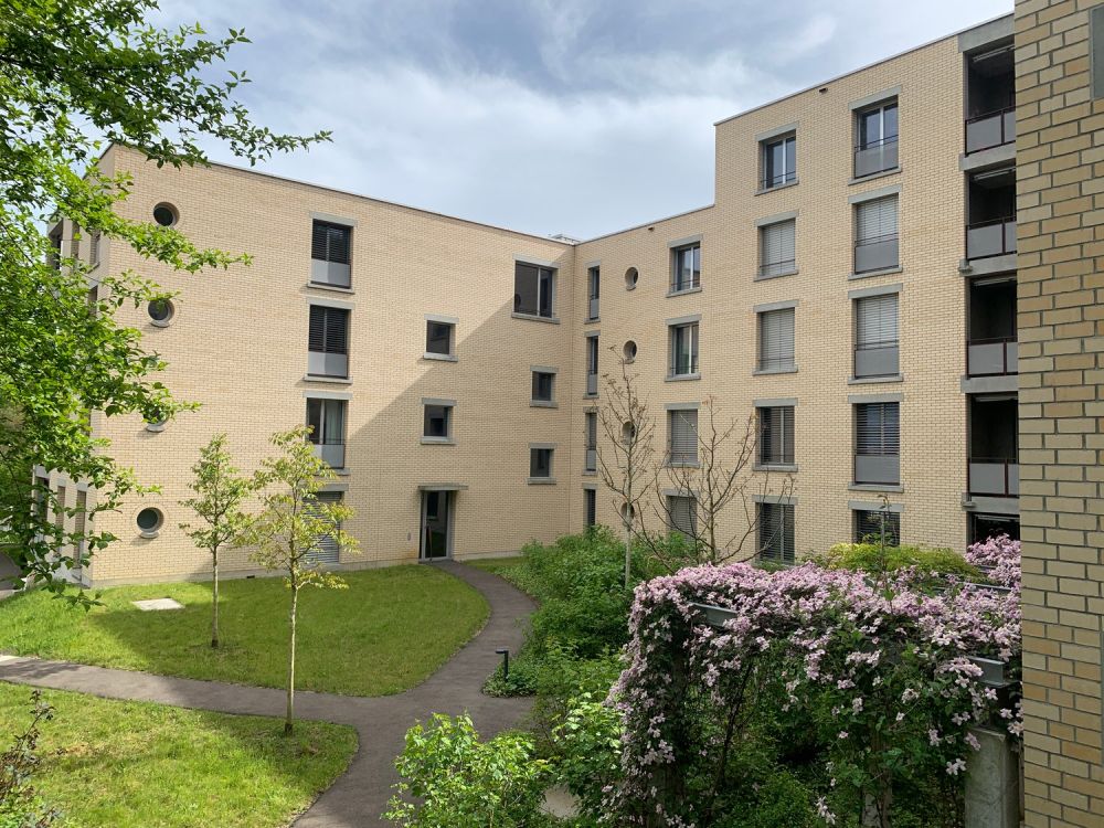 Moderne Studio-Wohnung mit Balkon in Brugg - Bild 1