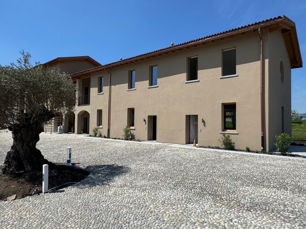Ex masseria completamente ristrutturata, duplex in prima locazione con giardino privato - Ex Masseria Casate