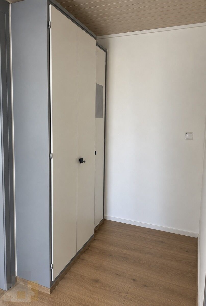 Frisch renovierte 4.5 Zimmer Wohnung nähe Bahnhof - Flur Einbauschrank