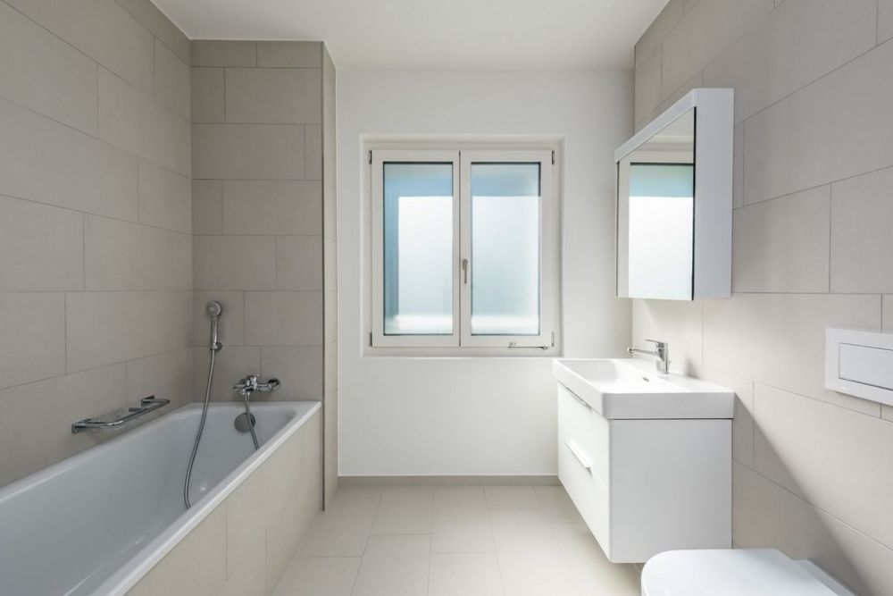 ERSTVERMIETUNG nach Gesamtsanierung mit modernem Ausbaustandard - Badezimmer