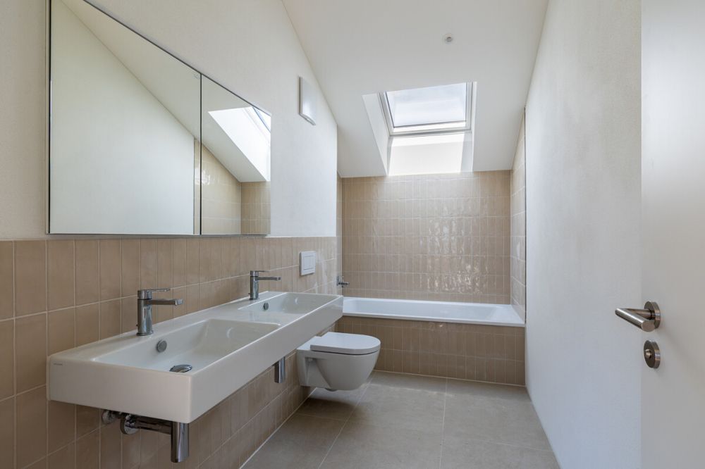 Horgen: Neubau-Einfamilienhaus mit Garten und viel Privatsphäre - Badezimmer