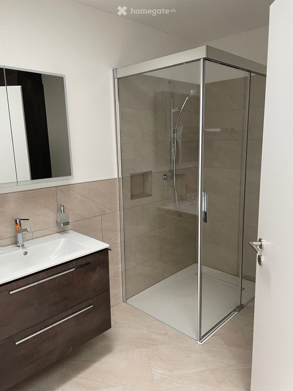 Schöne, moderne 2.5-Zimmer-Attikawohnung in Nidau - Bild 3