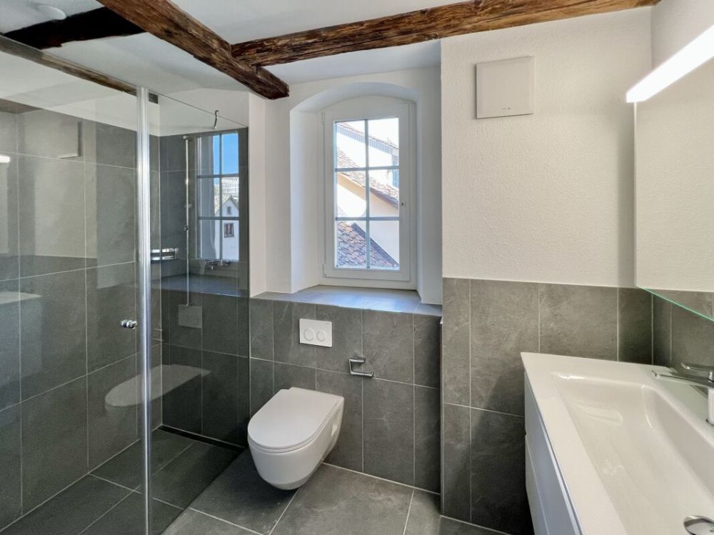 Faszinierende Ausblicke Erstvermietung neuer 4.5-Zimmer-Stadtwohnung - Bad