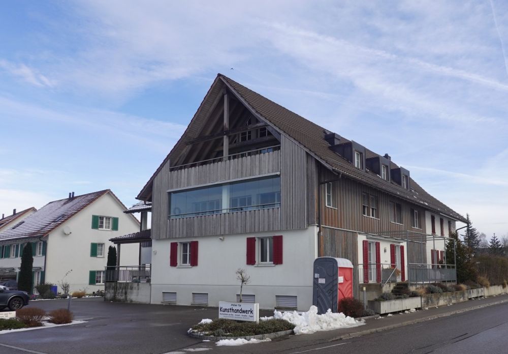 Neubau - 5.5-Zimmer-Dachwohnung mit grosser Galerie und zwei Balkonen - Aussenansicht