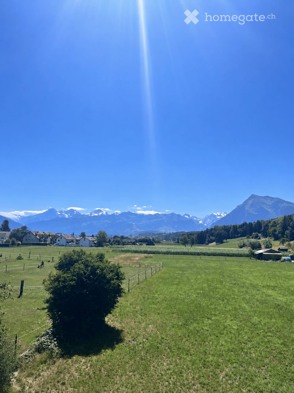 Moderne 2.5-Zimmer-Neubauwohnung mit traumhafter Aussicht - Bild 1