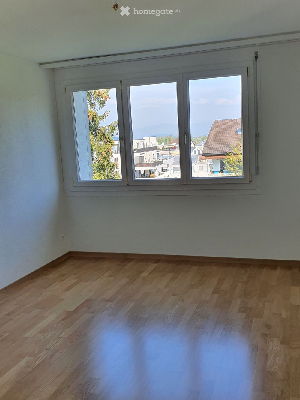 Neu renovierte 2.5 Zimmerwohnung mit Balkon - Bild 4