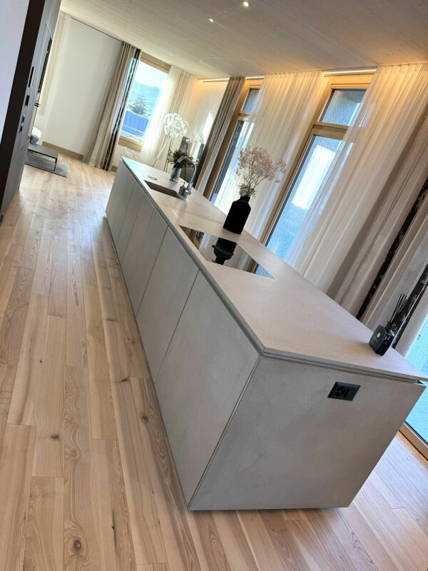 moderne und Grosszügige 3.5-Zimmer-Attikawohnung an zentraler Wohnlage - Bild 3