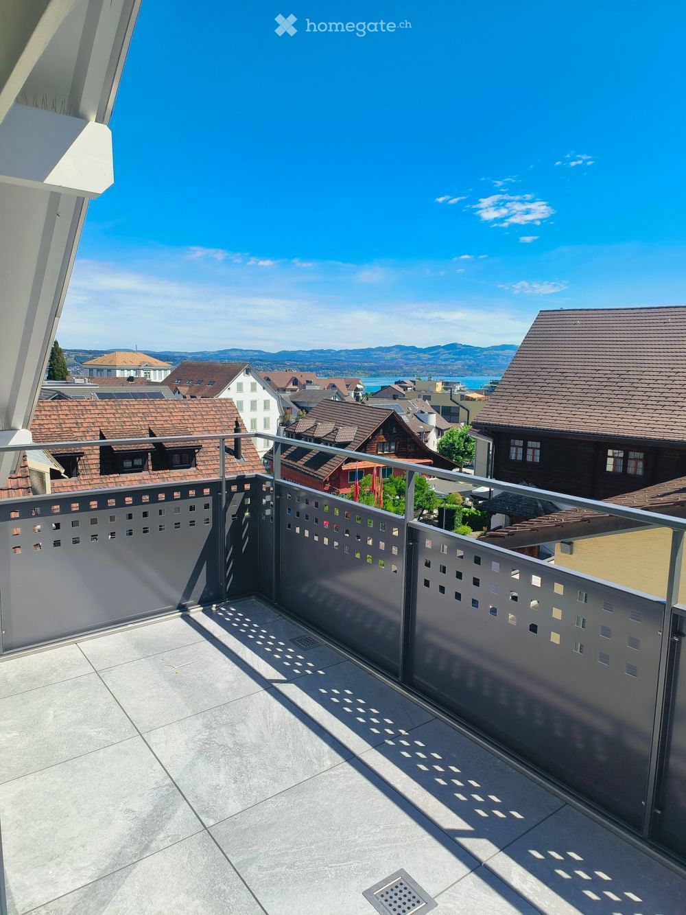 Moderne 1.5-Zimmer-Wohnung in Wollerau – Neubau mit Balkon und schöner Aussicht - Bild 1