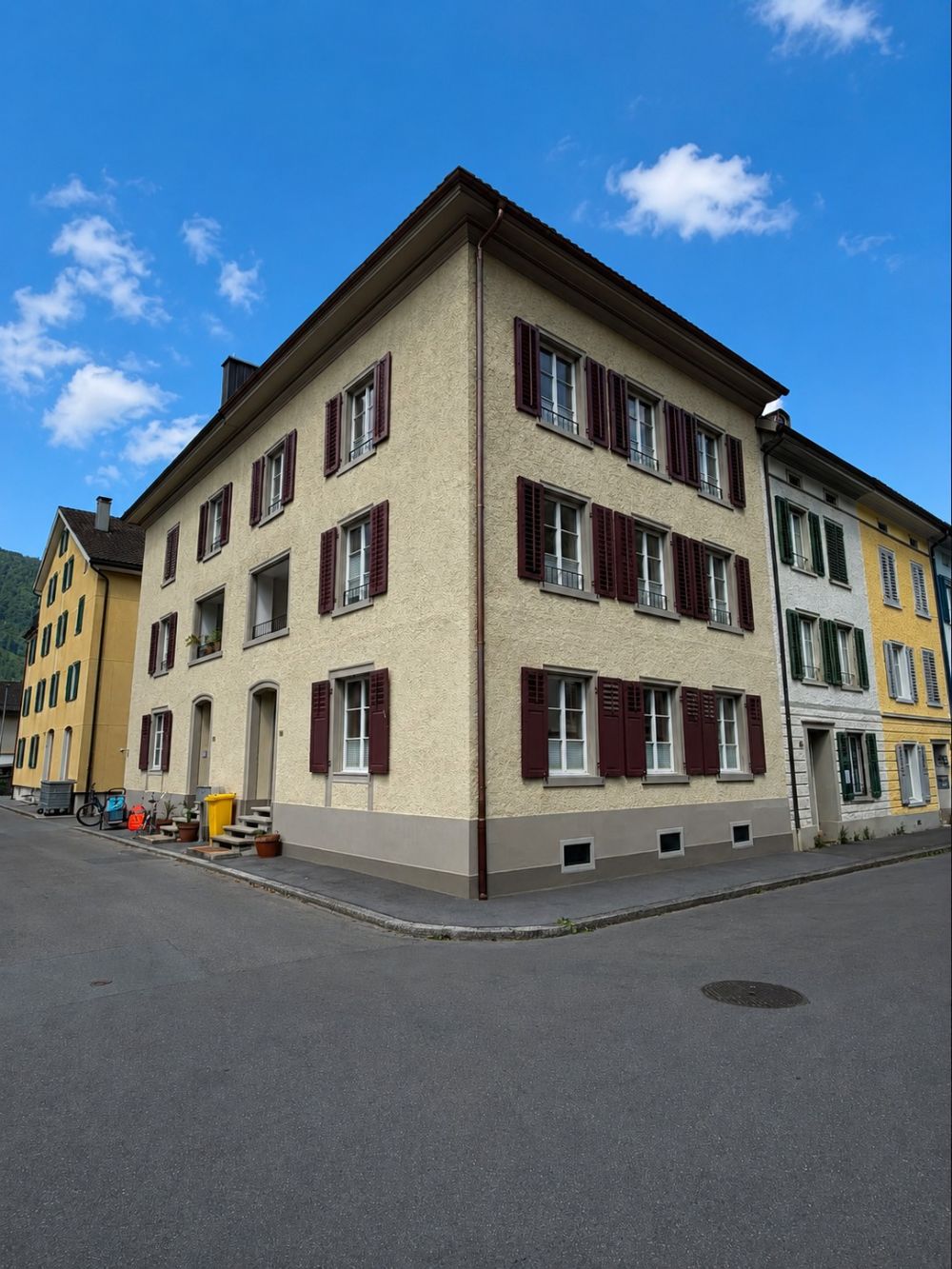 Charmantes 5.5-Zimmer-Reihenhaus an ruhiger - aber zentraler Lage in Ennenda - Bild 1