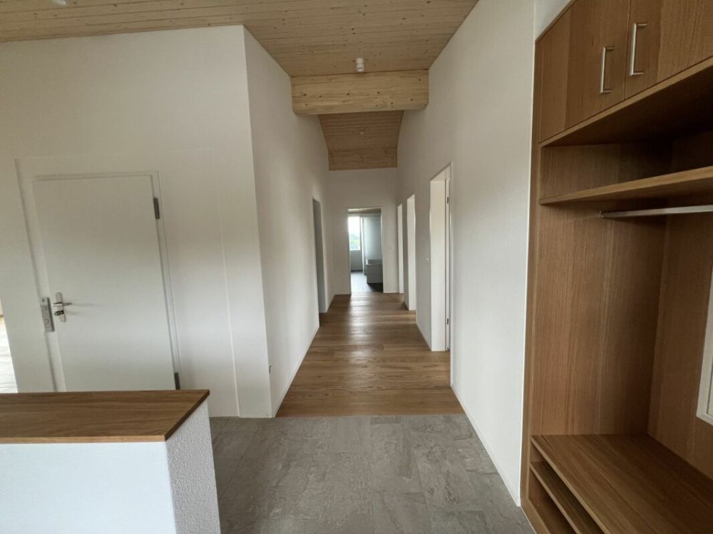 Grosse Dachwohnung mit traumhafter Aussicht - Bild 3