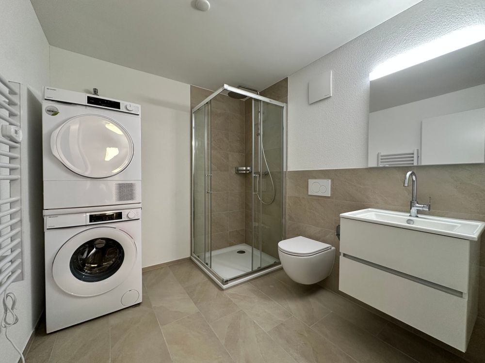 Neuwertige moderne 3.5-Zimmer-Wohnung mit eigenem Waschturm - Bild 6