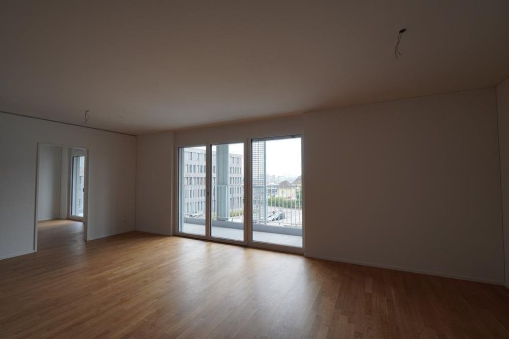Ihr neues Zuhause nahe Bahnhof Muttenz und FHNW - Wohnzimmer