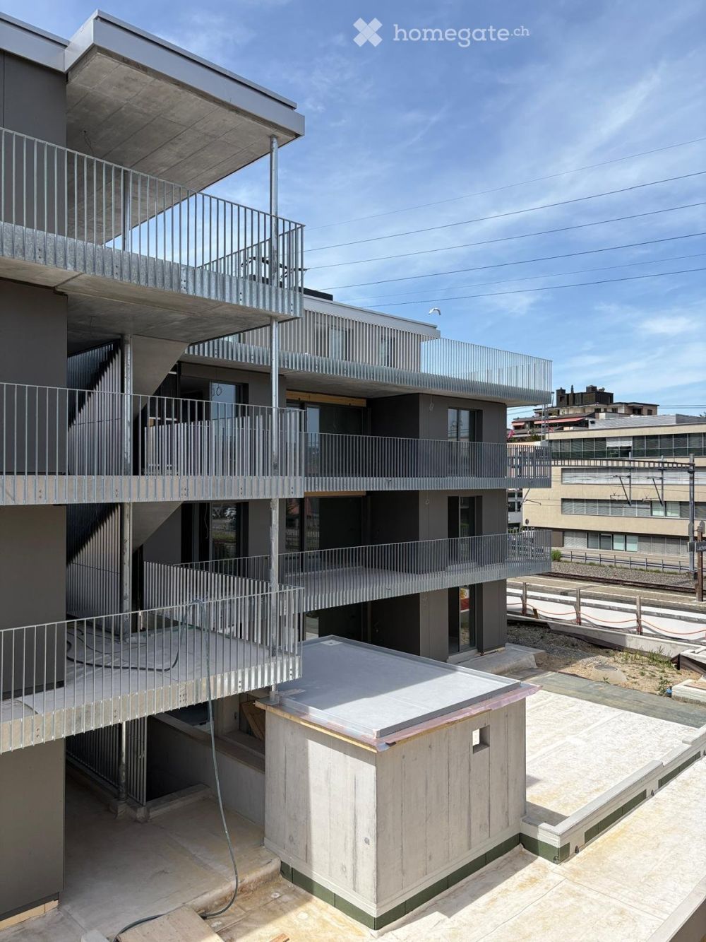drei 3.5 und eine 4.5 Zimmerwohnungen im Neubau MFH Alpina - Bild 4